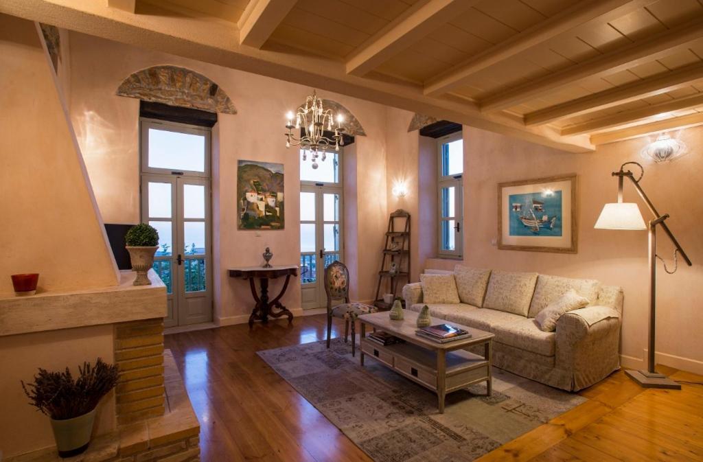 Kyparissia Old Town Lodge With Amazing Sea View Kültér fotó