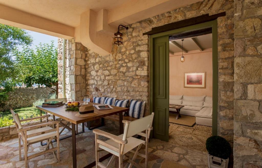Kyparissia Old Town Lodge With Amazing Sea View Kültér fotó