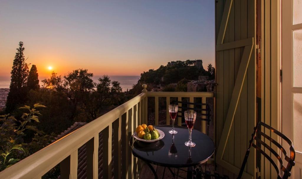 Kyparissia Old Town Lodge With Amazing Sea View Kültér fotó